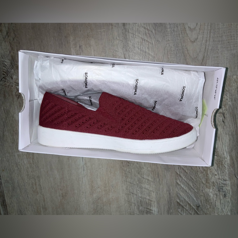 (Bin 32)  Sonoma, burgundy comfort knit lightweight shoes, Size 8.5 - Picture 6 of 7